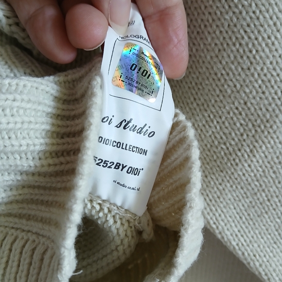 O!Oi Collection ivory sweater with big button closure pockets - Picture 7 of 12